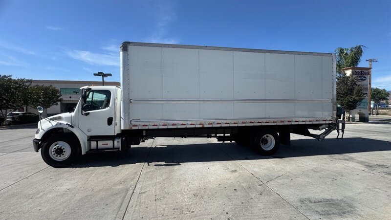 2019 Freightliner M2  26 ft BOX TRUCK