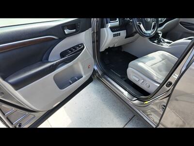 2014 Toyota Highlander Limited  Platinum - Photo 4 - San Jacinto, CA 92583