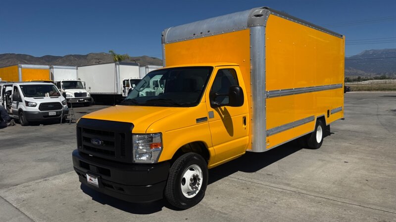 2022 Ford E350 Super Duty Cutaway Cutaway Van 2D  16 FT BOX TRUCK