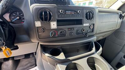 2022 Ford E350 Super Duty Cutaway Cutaway Van 2D 16 FT BOX TRUCK - Photo 9 - San Jacinto, CA 92583