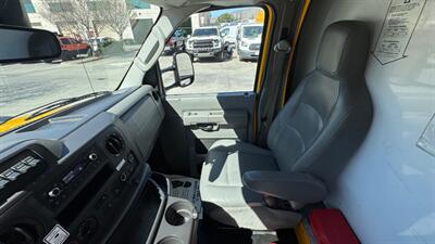 2022 Ford E350 Super Duty Cutaway Cutaway Van 2D 16 FT BOX TRUCK - Photo 8 - San Jacinto, CA 92583