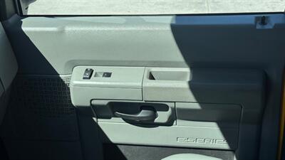 2022 Ford E350 Super Duty Cutaway Cutaway Van 2D 16 FT BOX TRUCK - Photo 12 - San Jacinto, CA 92583