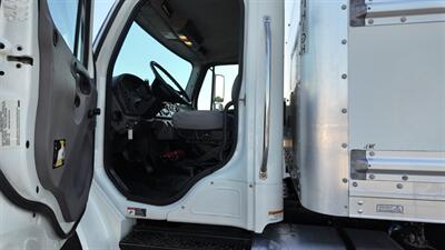 2018 Freightliner M2 106  26 ft BOX TRUCK - Photo 16 - San Jacinto, CA 92583