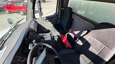 2012 Freightliner M2 160  26 ft BOX TRUCK - Photo 2 - San Jacinto, CA 92583