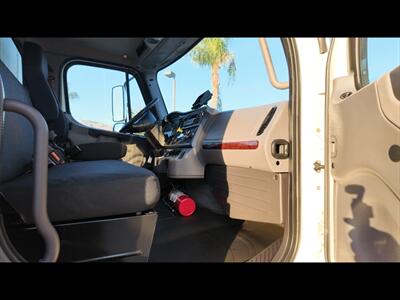 2016 Freightliner M2 106  26 ft BOX TRUCK - Photo 24 - San Jacinto, CA 92583