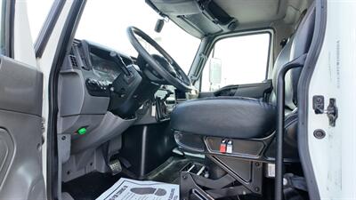 2021 International MV607  26 ft BOX TRUCK - Photo 2 - San Jacinto, CA 92583