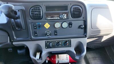 2019 Freightliner M2 106  26 ft BOX TRUCK - Photo 6 - San Jacinto, CA 92583