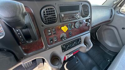2019 Freightliner M2 106  26 ft BOX TRUCK - Photo 4 - San Jacinto, CA 92583
