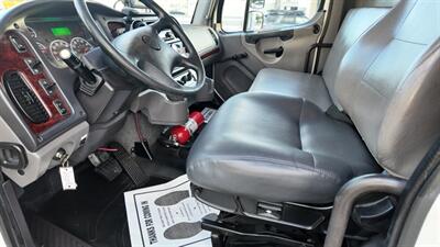 2018 Freightliner M2 106  26 ft REEFER BOX TRUCK - Photo 2 - San Jacinto, CA 92583