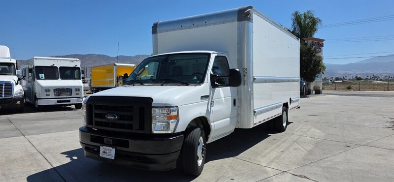 2022 Ford E-Series Van E-350 SD  16FT SAG LIGHT HICUBE - Photo 1 - San Jacinto, CA 92583