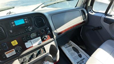 2021 Freightliner M2 106 26 ft BOX TRUCK - Photo 12 - San Jacinto, CA 92583