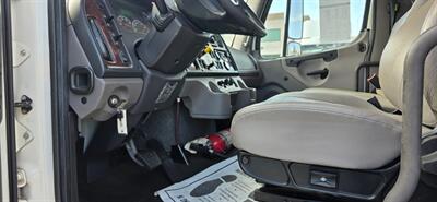 2019 Freightliner M2 106 26 FT BOX TRUCK - Photo 12 - San Jacinto, CA 92583