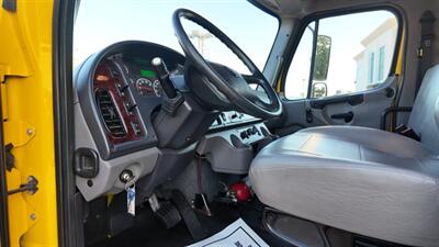 2019 Freightliner M2 106  26 ft BOX TRUCK - Photo 3 - San Jacinto, CA 92583