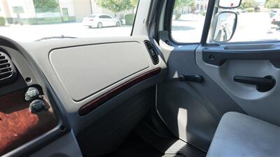 2019 Freightliner M2 106  24 ft. REEFER TRUCK - Photo 4 - San Jacinto, CA 92583