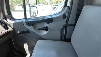 2019 Freightliner M2 106  24 ft. REEFER TRUCK - Photo 5 - San Jacinto, CA 92583
