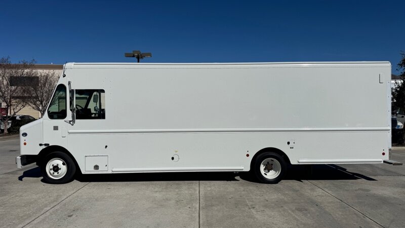 2017 Freightliner MT45 22FT Walk-in Van  STEP VAN