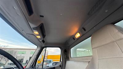 2019 Freightliner M2 103  24 ft BOX TRUCK - Photo 9 - San Jacinto, CA 92583