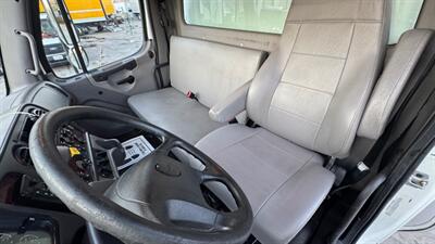 2019 Freightliner M2 103  24 ft BOX TRUCK - Photo 4 - San Jacinto, CA 92583