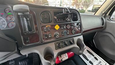 2019 Freightliner M2 103  24 ft BOX TRUCK - Photo 6 - San Jacinto, CA 92583