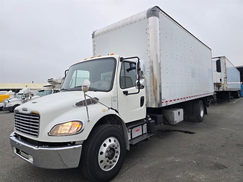 2019 Freightliner M2 103  24 ft BOX TRUCK