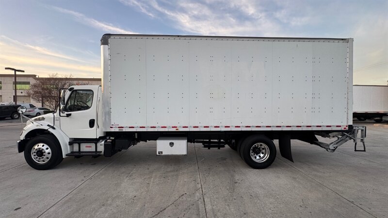 2019 Freightliner M2 103  24 ft BOX TRUCK