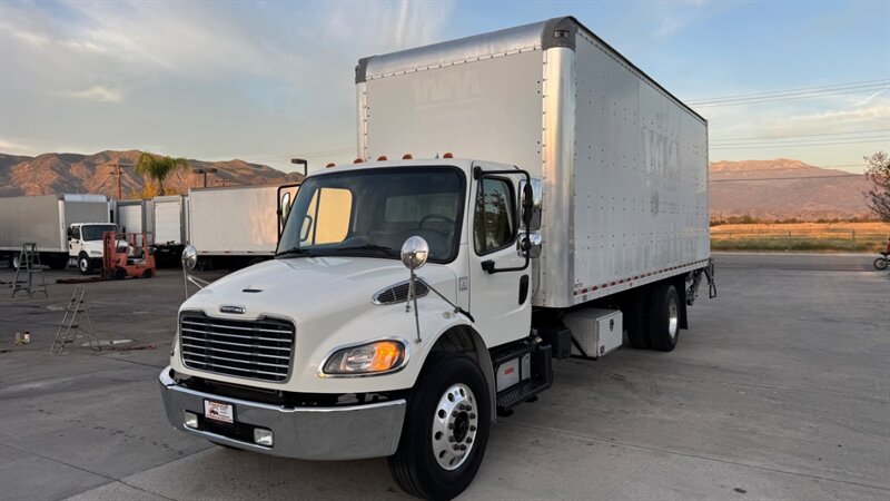 2019 Freightliner M2 103  24 ft BOX TRUCK