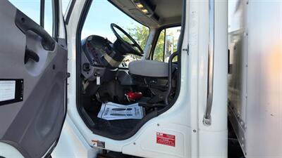 2017 Freightliner M2 106  26 ft BOX TRUCK - Photo 13 - San Jacinto, CA 92583