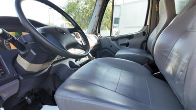 2017 Freightliner M2 106  26 ft BOX TRUCK - Photo 8 - San Jacinto, CA 92583