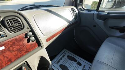 2017 Freightliner M2 106  26 ft BOX TRUCK - Photo 4 - San Jacinto, CA 92583