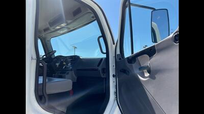 2015 Freightliner M2 106   - Photo 50 - San Jacinto, CA 92583