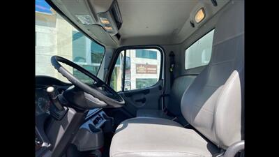 2015 Freightliner M2 106   - Photo 11 - San Jacinto, CA 92583