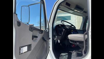 2015 Freightliner M2 106   - Photo 7 - San Jacinto, CA 92583