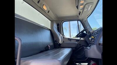 2015 Freightliner M2 106   - Photo 51 - San Jacinto, CA 92583