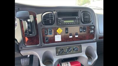 2015 Freightliner M2 106   - Photo 18 - San Jacinto, CA 92583