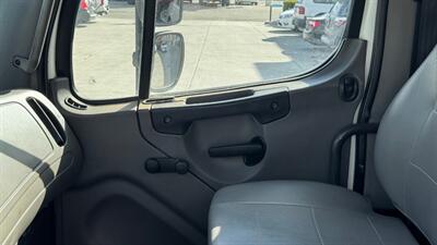 2015 Freightliner M2 CAB AND CHASSIS  HIDRAULIC BRAKES - Photo 6 - San Jacinto, CA 92583