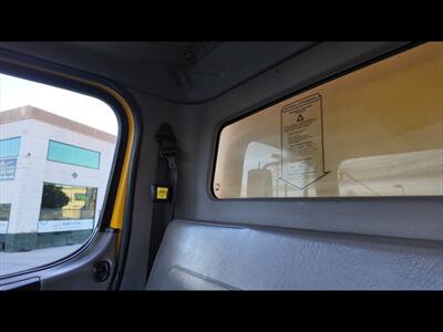 2015 Freightliner M2 Box Truck  26 ft BOX TRUCK - Photo 4 - San Jacinto, CA 92583