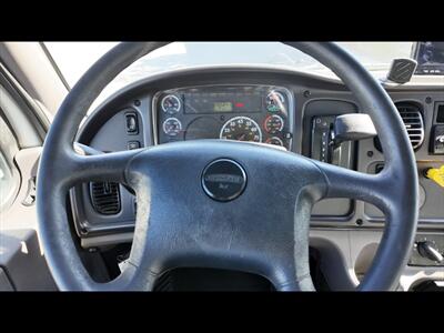 2015 Freightliner M2 106  26 ft BOX TRUCK - Photo 10 - San Jacinto, CA 92583