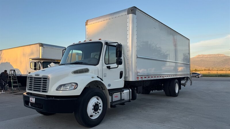 2020 Freightliner M2 106  26 ft BOX TRUCK