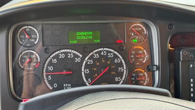 2020 Freightliner M2 106  26 ft BOX TRUCK - Photo 3 - San Jacinto, CA 92583