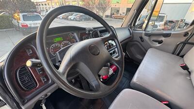 2020 Freightliner M2 106  26 ft BOX TRUCK - Photo 4 - San Jacinto, CA 92583