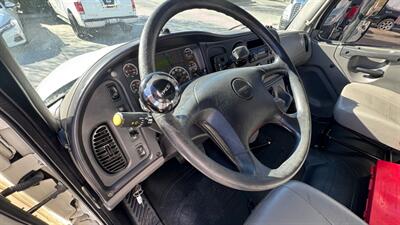 2016 Freightliner M2 106 26 ft BOX TRUCK - Photo 5 - San Jacinto, CA 92583