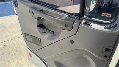 2016 Freightliner M2 106 26 ft BOX TRUCK - Photo 8 - San Jacinto, CA 92583