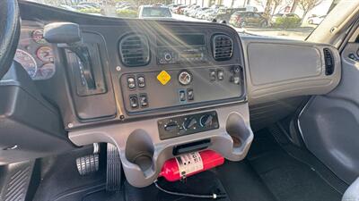 2016 Freightliner M2 106 26 ft BOX TRUCK - Photo 6 - San Jacinto, CA 92583