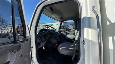 2016 Freightliner M2 106 26 ft BOX TRUCK - Photo 3 - San Jacinto, CA 92583