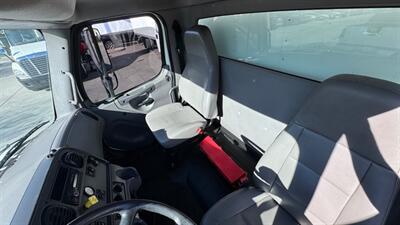 2016 Freightliner M2 106 26 ft BOX TRUCK - Photo 4 - San Jacinto, CA 92583