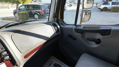 2019 Freightliner M2 106  26FT BOX TRUCK - Photo 7 - San Jacinto, CA 92583