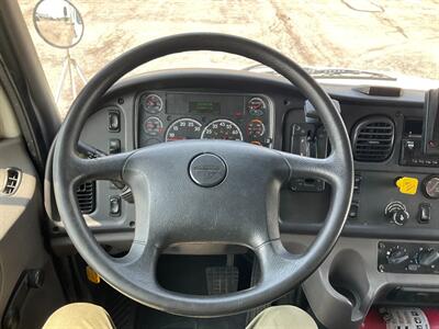 2019 Freightliner M2 106  26 ft BOX TRUCK - Photo 5 - San Jacinto, CA 92583