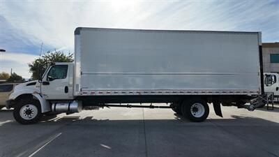 2020 International MV607 106  26 ft BOX TRUCK - Photo 2 - San Jacinto, CA 92583
