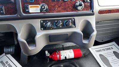 2021 Freightliner M2 106  26 ft BOX TRUCK - Photo 4 - San Jacinto, CA 92583