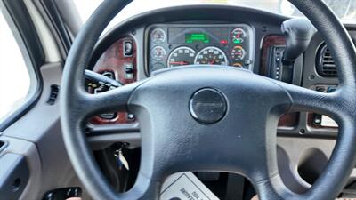 2021 Freightliner M2 106  26 ft BOX TRUCK - Photo 7 - San Jacinto, CA 92583